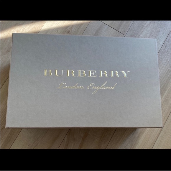 NIB Burberry Patent Pink Coleford Slide Sandals